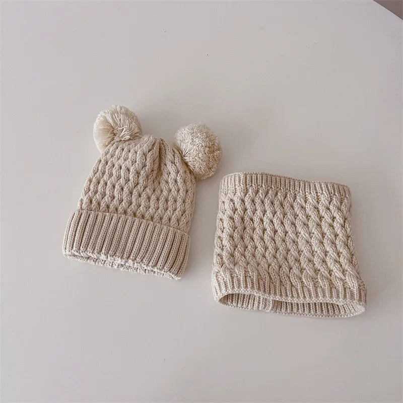 WOOL HAT WITH BALLS