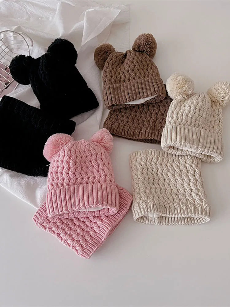 WOOL HAT WITH BALLS