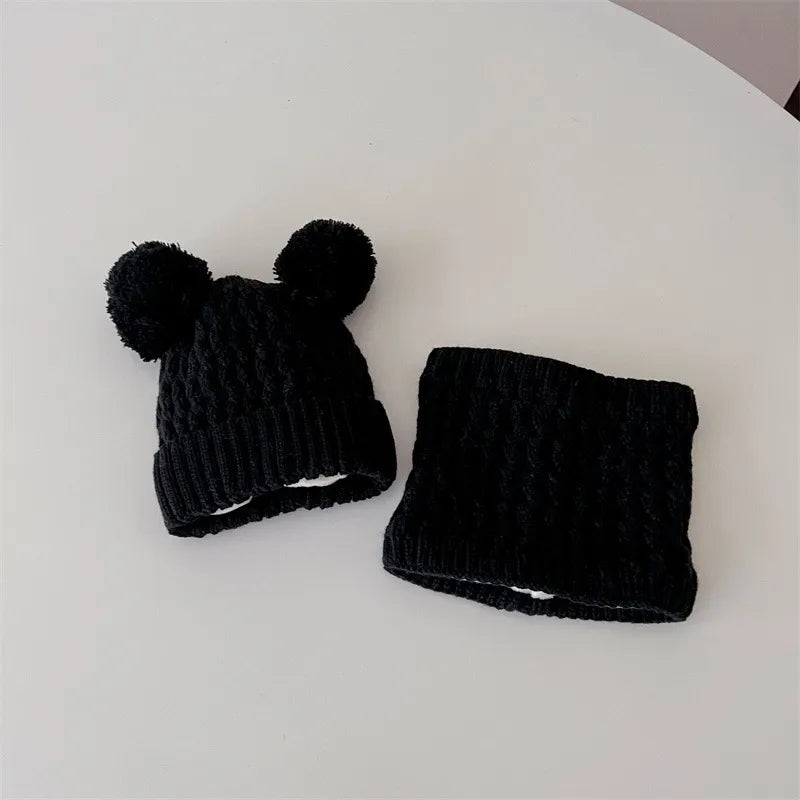 WOOL HAT WITH BALLS