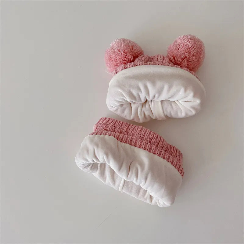 WOOL HAT WITH BALLS