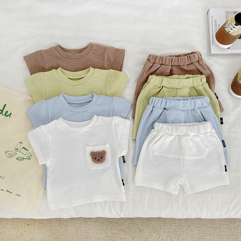 Set premium di pantaloncini e maglietta a coste con orsacchiotto 