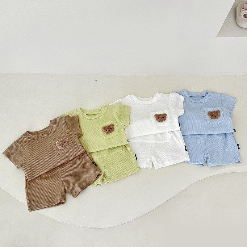 Set premium di pantaloncini e maglietta a coste con orsacchiotto 